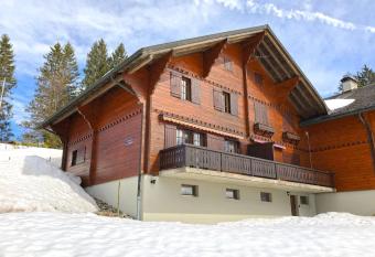 R  sidence     la For  t     has Balcony rooms