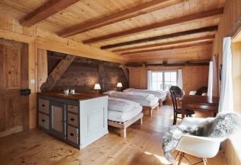 Fischerh  user Romanshorn allows 18 year olds to book a room