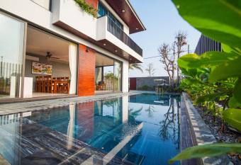 Hola Villa 2 by Ovui has Balcony rooms