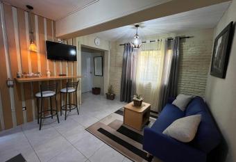 Acogedor Apartamento Sto Dgo Este allows 18 year olds to book a room