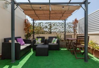 La Cantonada has Balcony rooms