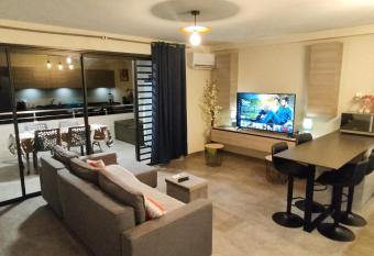 Charmant F2    SkyNui, piscine de 25m et vue mer has Balcony rooms