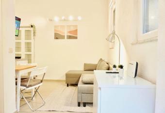 Neues und gem  tliches Studio-Apartment in Top Lage n  he Karlsruhe Innenstadt allows 18 year olds to book a room