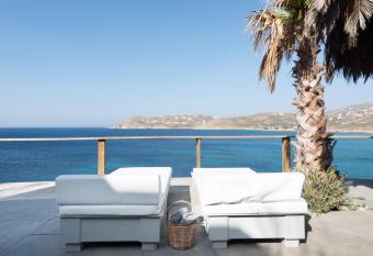 Greco Philia Hotel Boutique has rooms with a private hot tub