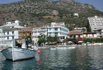 Dolfin has Balcony rooms