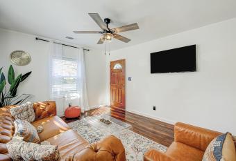 Harley's Hideaway has Balcony rooms