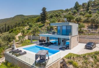 Zenvillas has Balcony rooms