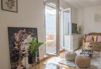 Apartment Moreno has Balcony rooms