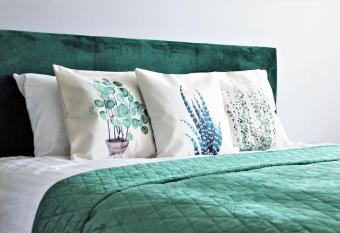 Green bed by the pine forest has Balcony rooms