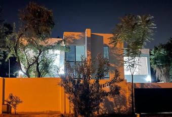 Stay In Carlazo - Unlimited WiFi, Solar backup allows 18 year olds to book a room