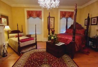 Governor's Corner Bed & Breakfast has Balcony rooms