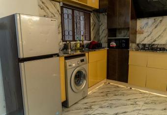 2bedroom Shortlet apartments wuse 2 has Balcony rooms