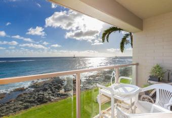 Oceanfront Cnr 1 Bed sweeping 270% Ocean Views right on surf break1, has Balcony rooms