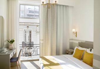 Hotel Luxembourg allows 18 year olds to book a room