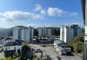 Redzo Propnex Prima has Balcony rooms