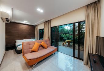 Kranji Sanctuary Resort has Balcony rooms