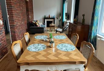 Appartement de l Epargne allows 18 year olds to book a room