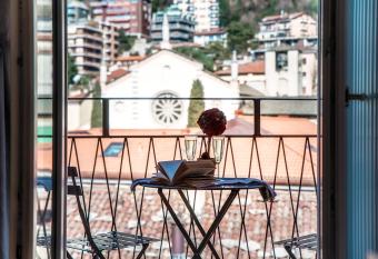 [ANNA s HOME] super cozy flat, with a/c, high speed wifi, near the lake and public transport allows 18 year olds to book a room