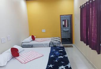 HAMSA HOME STAY HAMPI allows 18 year olds to book a room