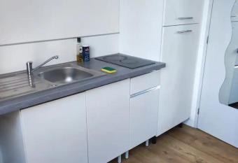 Studio 8 r  nov   rue bruat allows 18 year olds to book a room