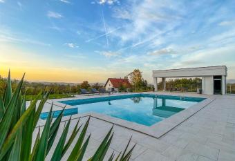 Vila Slatina has Balcony rooms