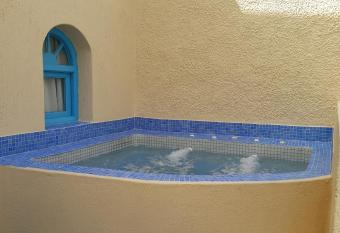 Lucia Villas has rooms with a private hot tub