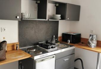 Maison N0 en plein centre ville rue gaste allows 18 year olds to book a room