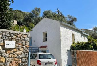 Maison PORTOKALIA has Balcony rooms