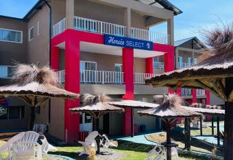 HOWIE SELECT has Balcony rooms