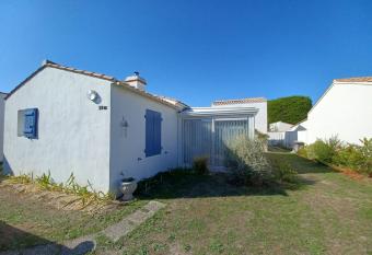 Maison de vacances proche mer, L   pine. has Balcony rooms