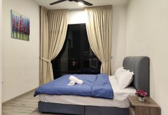 Mosaic High Floor and Nice View 2 Bedroom 4-5 pax has rooms with a private hot tub