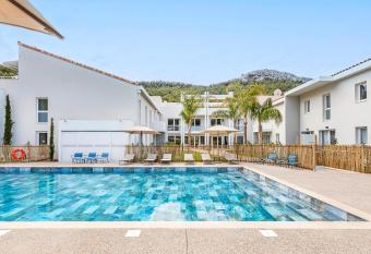 R  sidence Pierre et Vacances Cap Cassis Calanques allows 18 year olds to book a room