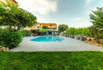 Roxani Hotel has Balcony rooms