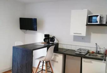 Studio 5 conseil r  nov   en plein c  ur du centre allows 18 year olds to book a room