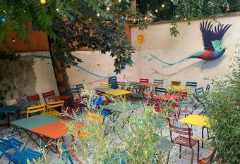 YASI Hostel has Balcony rooms