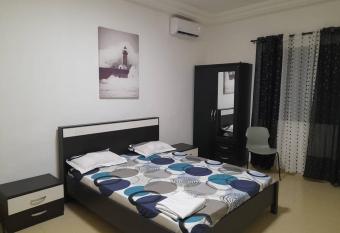 APPARTEMENT F2 MEDINA allows 18 year olds to book a room