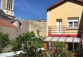 Un moment de douceur allows 18 year olds to book a room