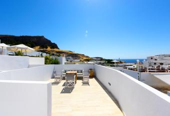 Pera houses 2-bedroom in the center of Lindos has Balcony rooms