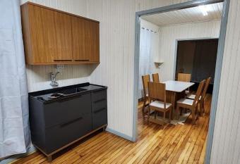 Casa aconchegante e pratica allows 18 year olds to book a room