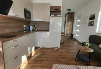 Studio apartman Pegi allows 18 year olds to book a room