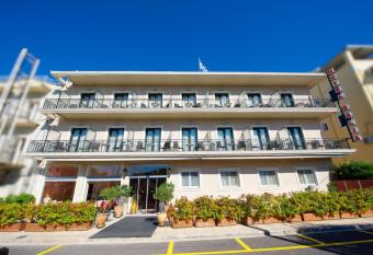 Hotel Dalia allows 18 year olds to book a room