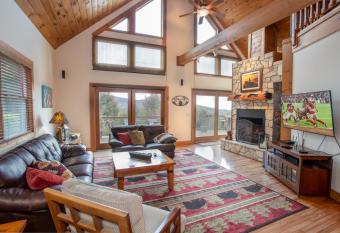 Resting on the Ridge has Balcony rooms