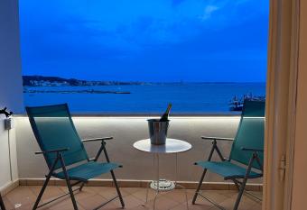 Il cavalluccio allows 18 year olds to book a room