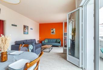 Le Congr  s - 350m de la plage has Balcony rooms