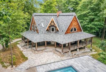 Super Unique Cottage100 Acres Of Nature Wasaga beach , Blue mountain has Balcony rooms