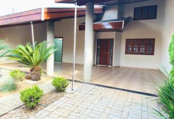 Linda Casa Completa interior Sp has rooms with a private hot tub