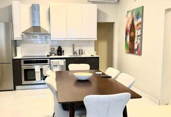 Luxurious Beachside 3-Br Apt has rooms with a private hot tub