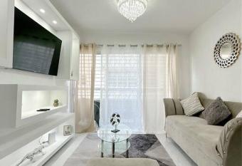 Precioso apartament en La Romana con Piscina allows 18 year olds to book a room