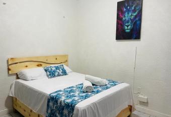 Habitaci  n con jacuzzi EriMar has rooms with a private hot tub