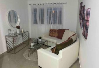 3 bedrooms apartment, avenida Espana allows 18 year olds to book a room